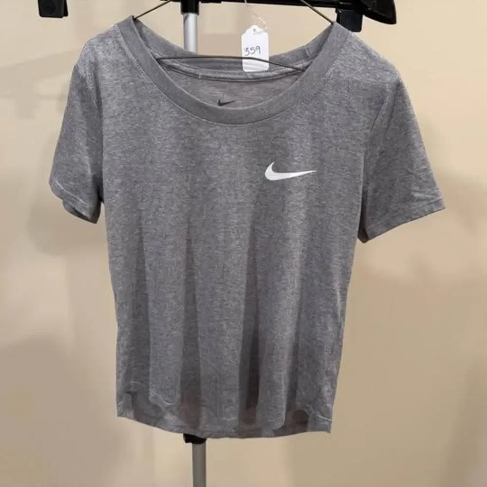 Girls Medium Nike Dri-FIT T-Shirt